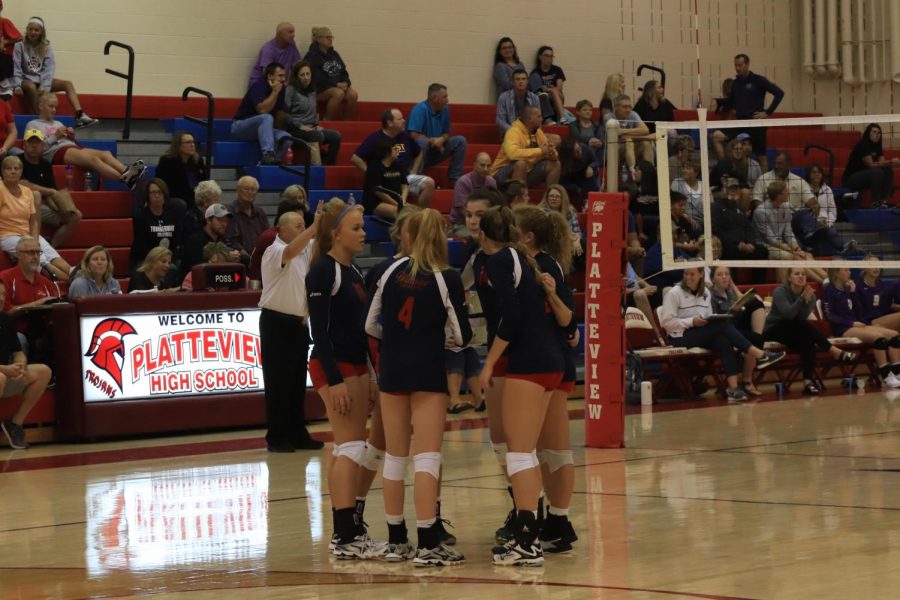Photo: Nic Merrell
Volleyball team huddled during time out.