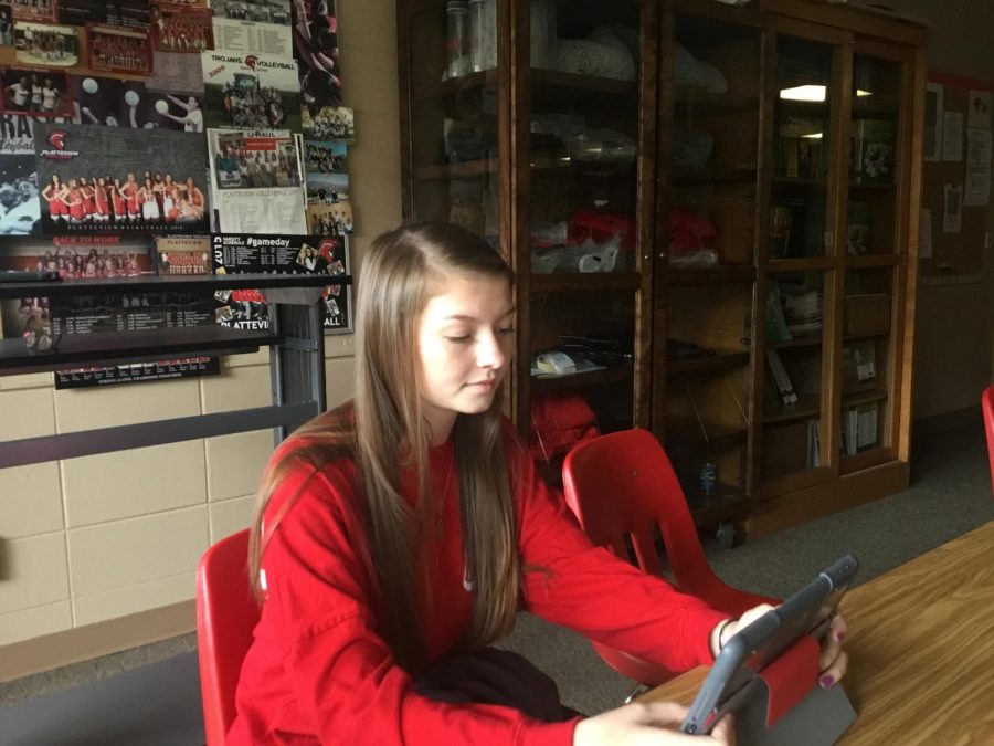 Junior, Sydney Venderheiden, focuses on classwork during 6th Period Personal Finance on Monday, August 26.