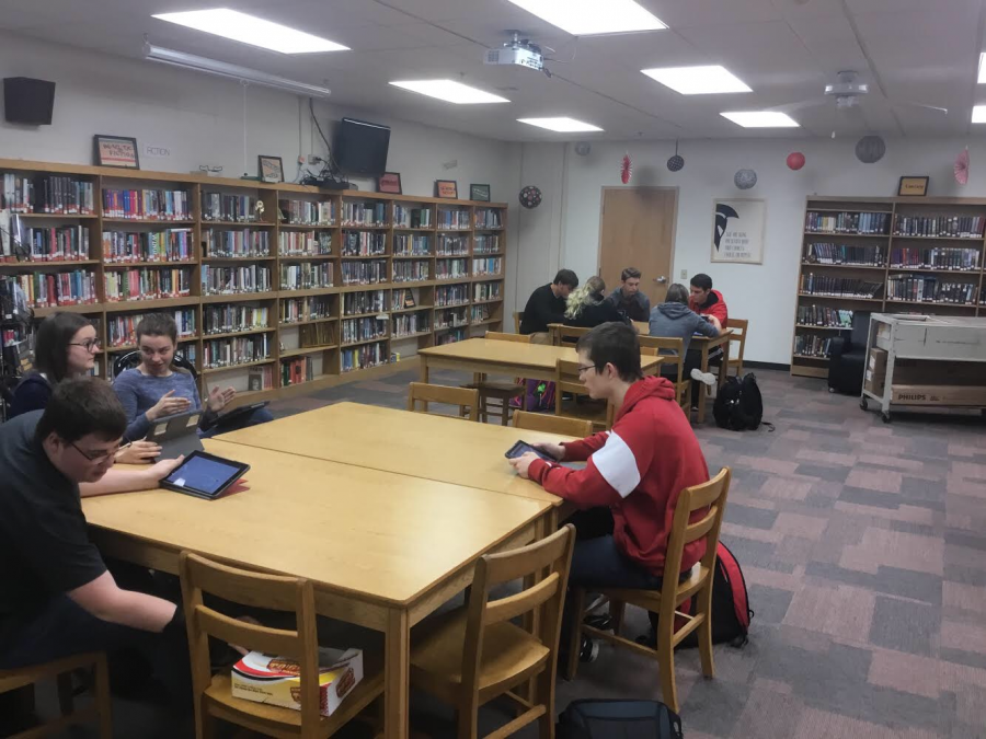 Platteviews two FPS teams, the sophomore group and the junior/senior group, sit together while discussing the problem at hand and enjoying donuts. Most of the group are veterans from last year, but theyve expounded their wisdom to the new members.