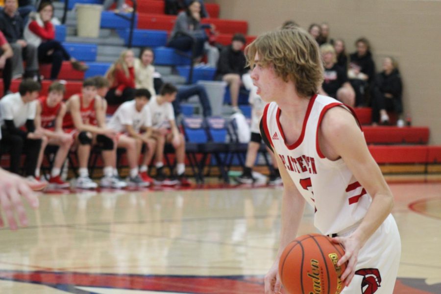 Platteview Boys Fall to Roncalli on the Court